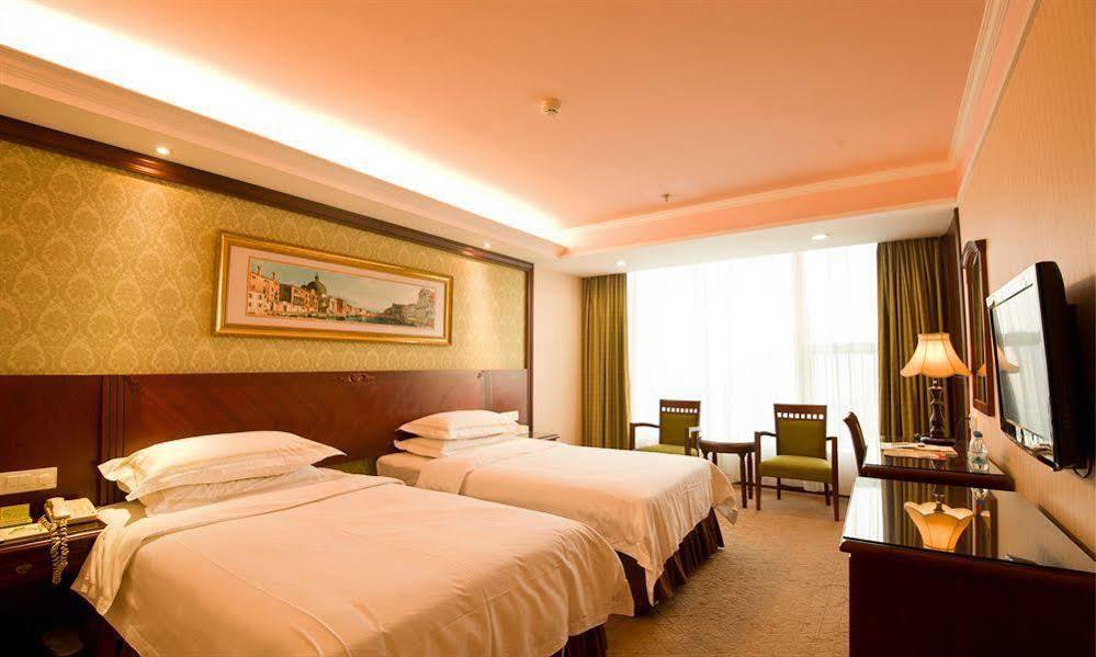 Vienna International Hotel Taicang Nanyang Plaza Екстериор снимка