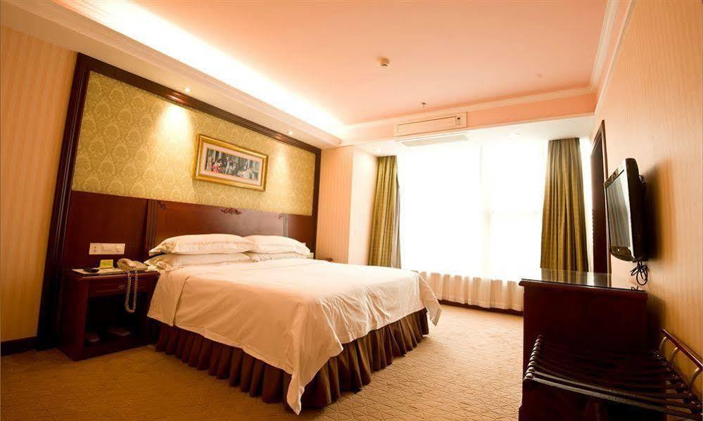 Vienna International Hotel Taicang Nanyang Plaza Екстериор снимка
