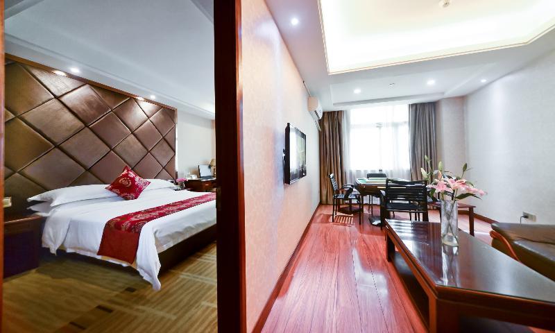 Vienna International Hotel Taicang Nanyang Plaza Екстериор снимка